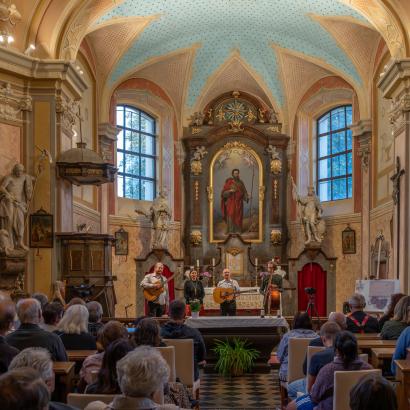 Fotografie z koncertu skupiny Spirituál Kvartet v kostele sv. Jakuba Většího